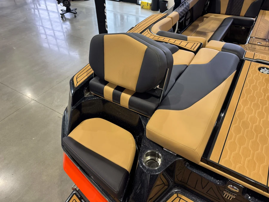 2025-mastercraft-xt22-141605-image14