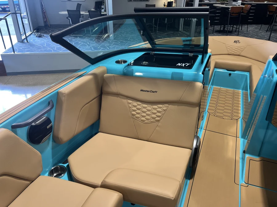 2027-mastercraft-nxt23-141621-image12