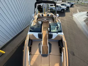 2027-mastercraft-x24-141622-image15