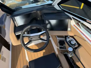 2027-mastercraft-x24-141622-image16