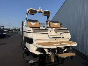 2027-mastercraft-x24-141622-image7