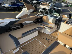 2027-mastercraft-x24-141622-image9