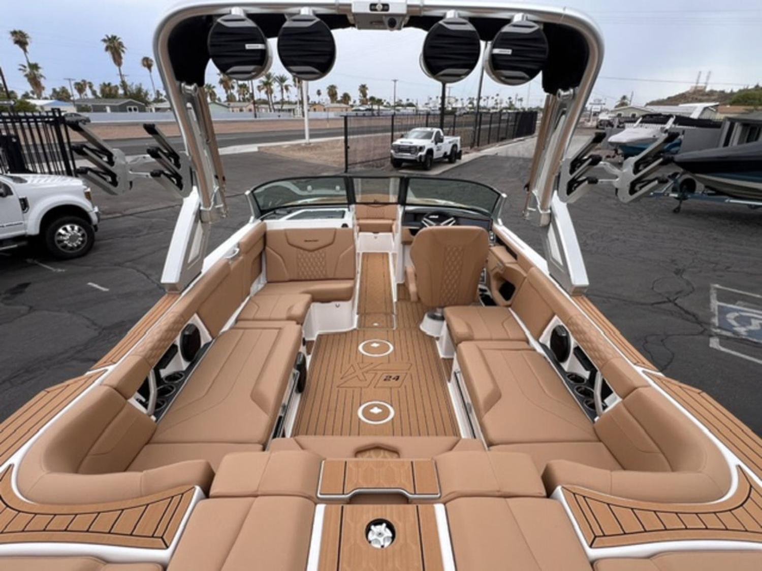 2027 Mastercraft XT24