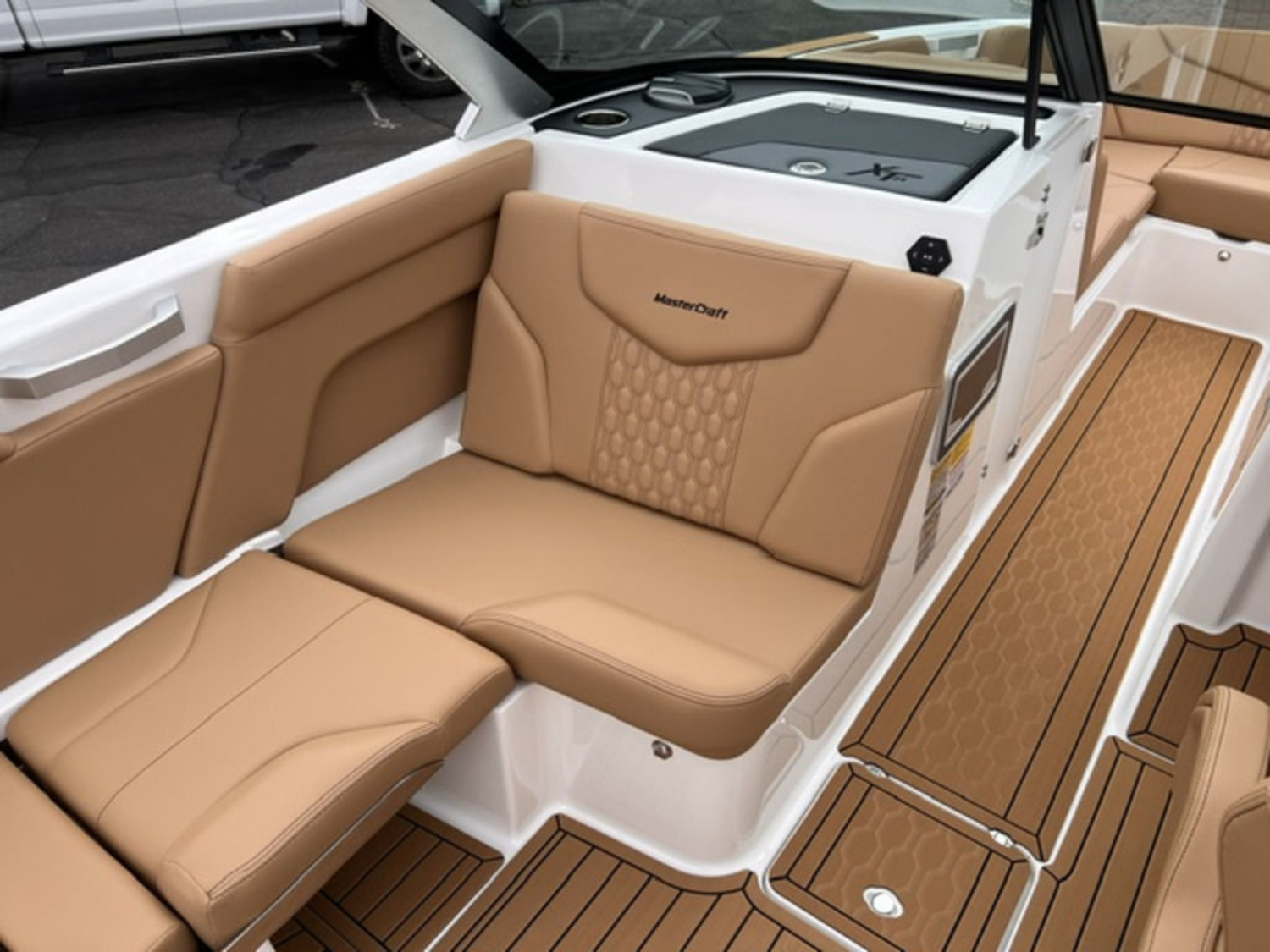 2027 Mastercraft XT24