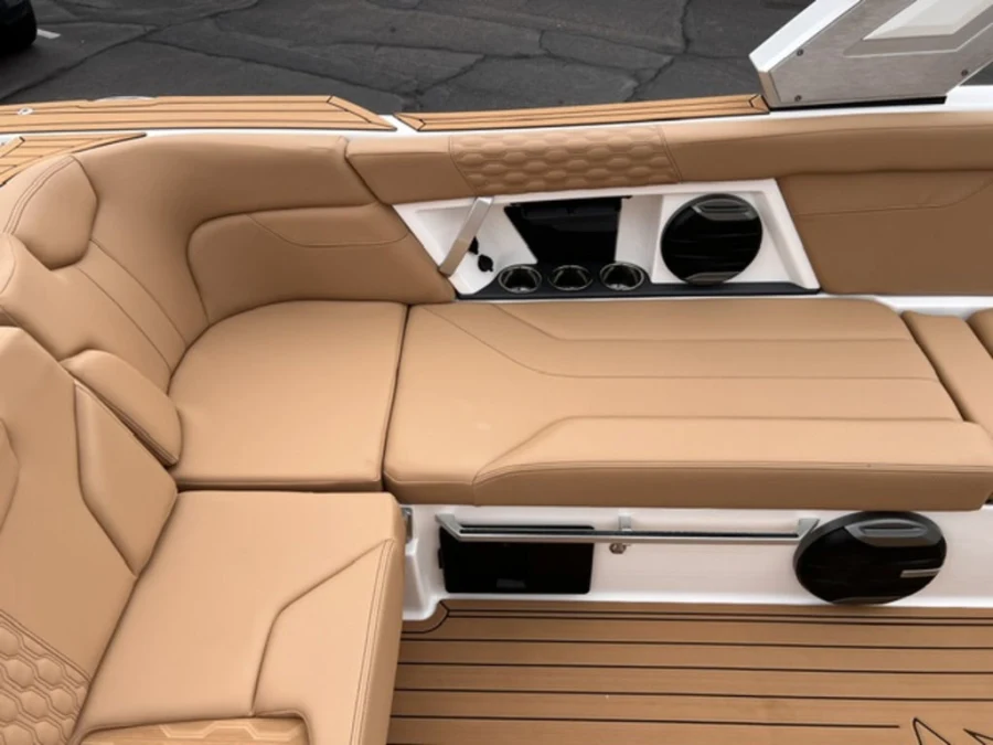 2027-mastercraft-xt24-141627-image15