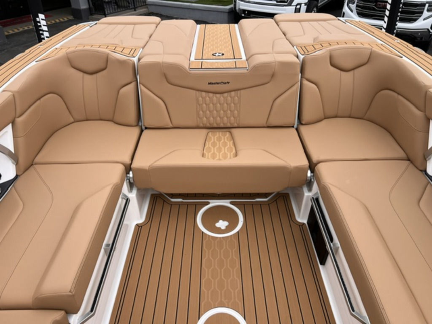 2027 Mastercraft XT24