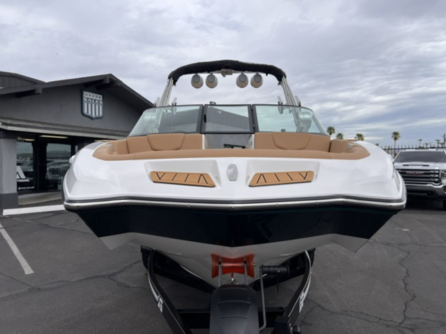 2027 Mastercraft XT24