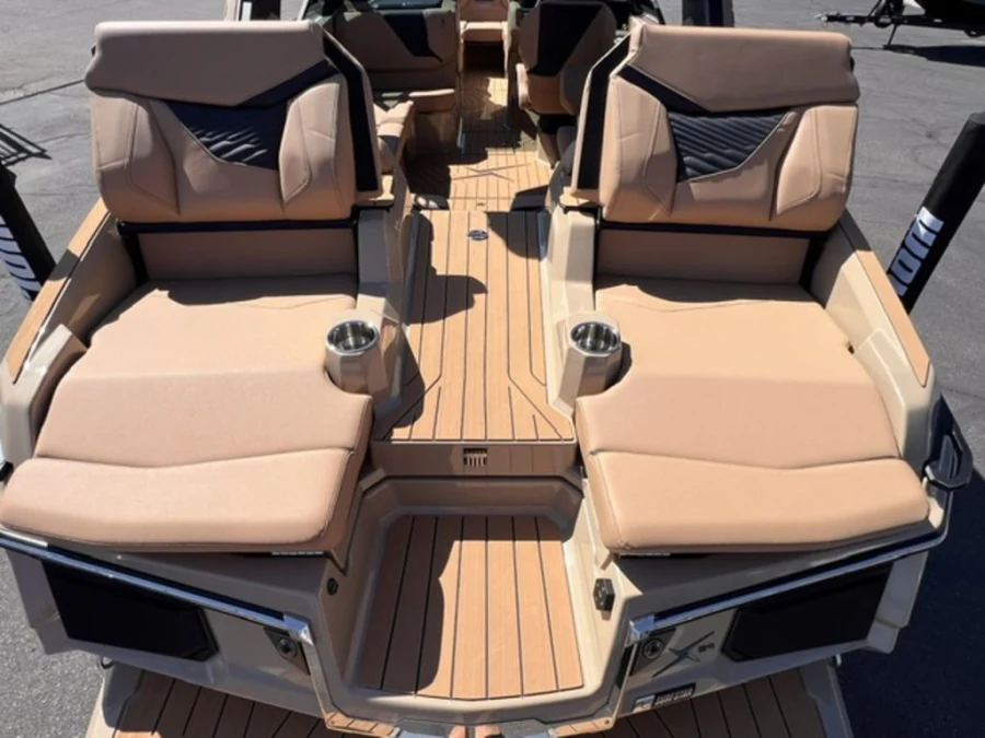 2027-mastercraft-x24-141630-image9