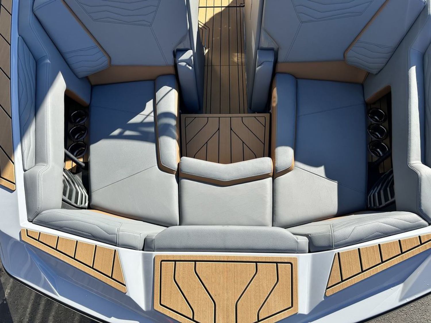 2027 Nautique G21