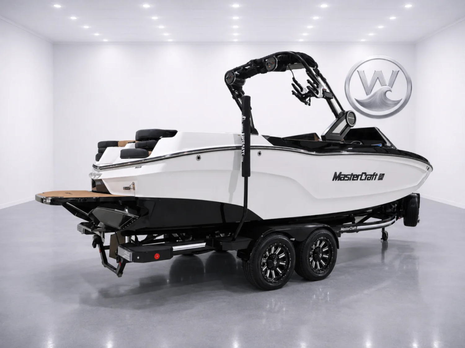 2025 Mastercraft XT24 - Like New!