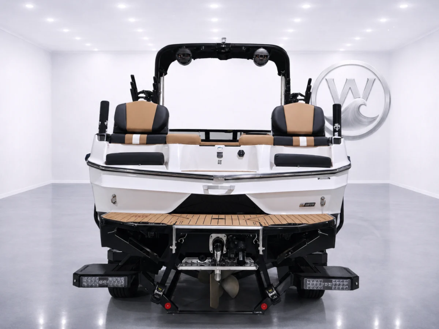 2025 Mastercraft XT24 - Like New!
