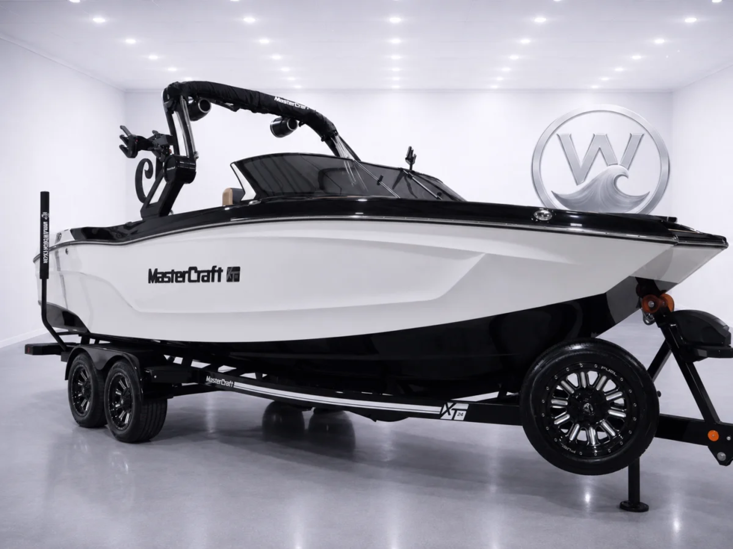 2025 Mastercraft XT24 - Like New!