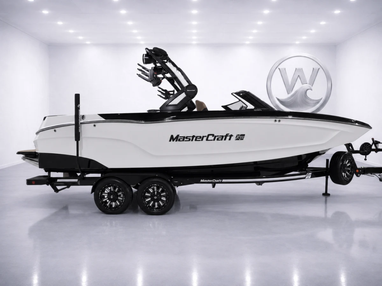 2025 Mastercraft XT24 - Like New!