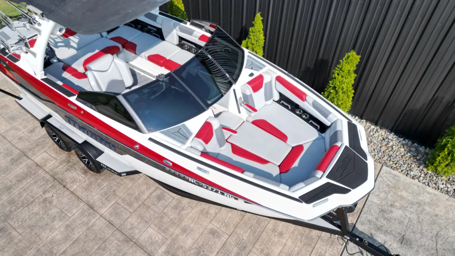 2021 Malibu M220