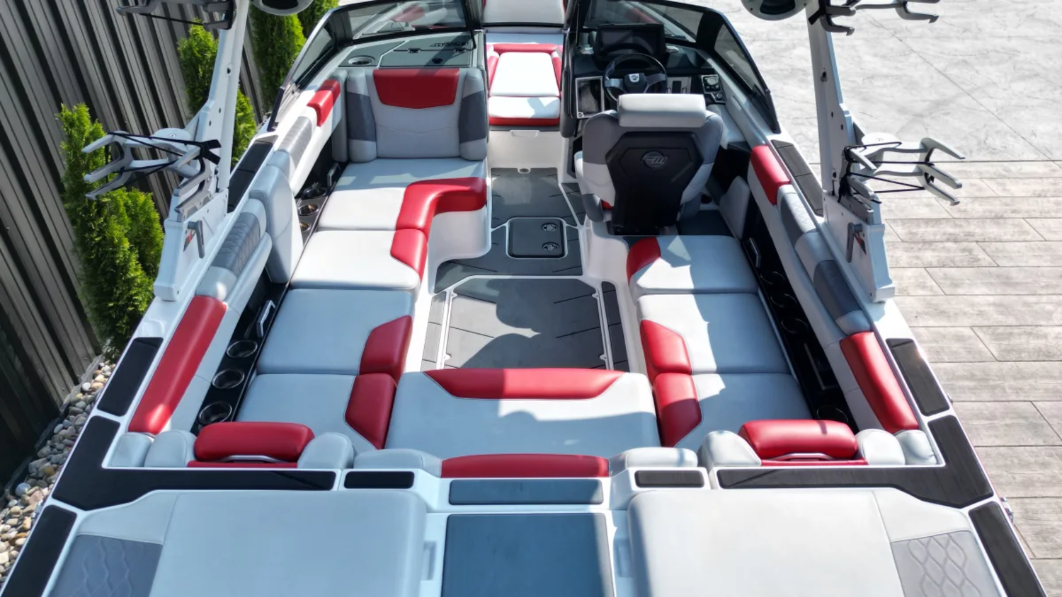 2021 Malibu M220