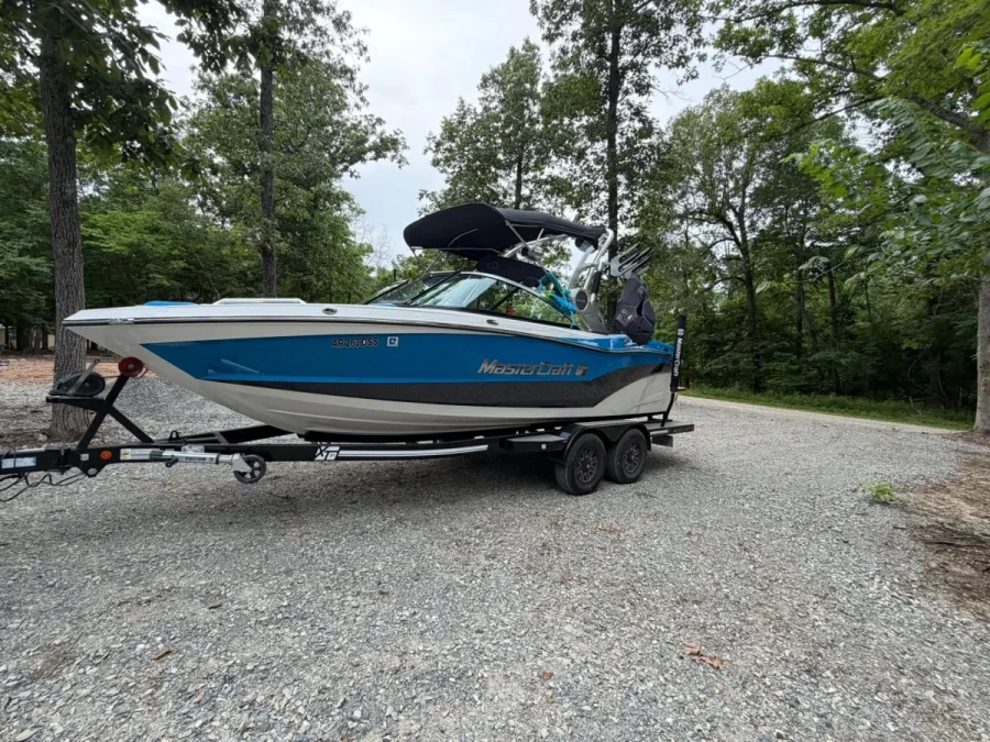 2018-mastercraft-xt21-140258-image1.webp
