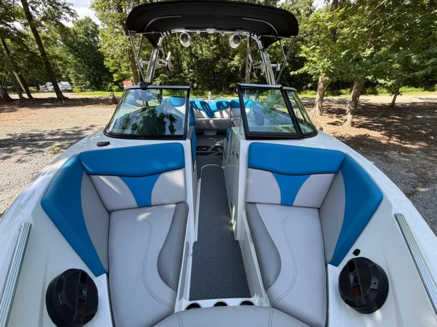 2018-mastercraft-xt21-140258-image2.webp