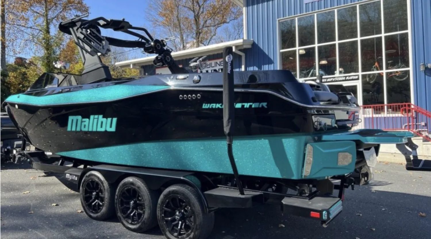 2023 Malibu 26 LSV loaded supercharged 60 hours