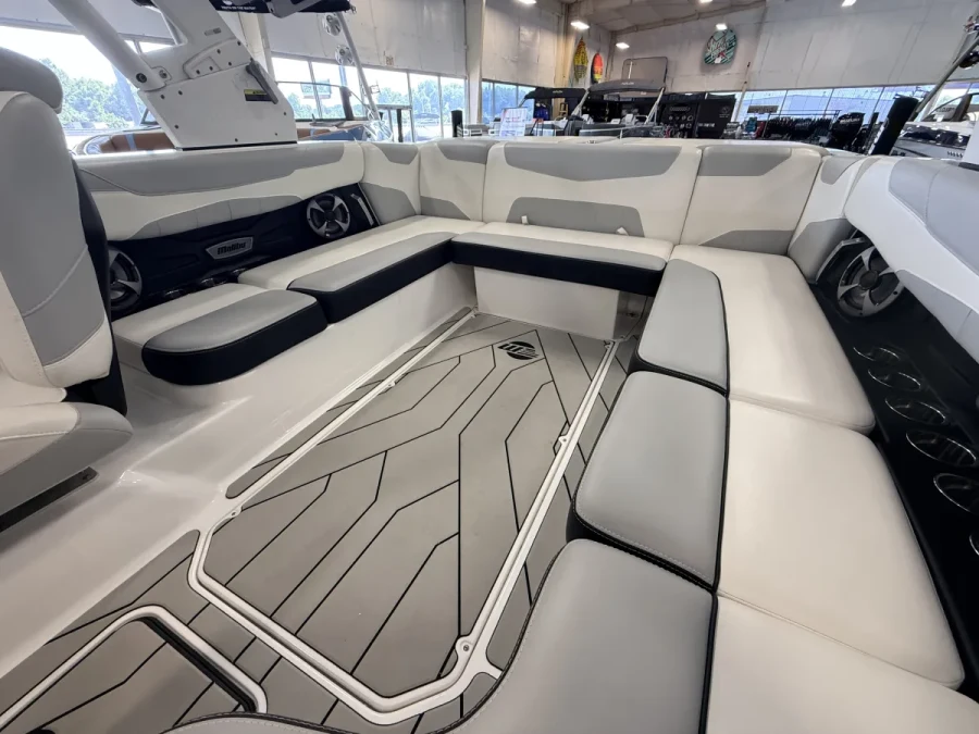 2020-malibu-wakesetter-23-lsv-140269-image7.webp