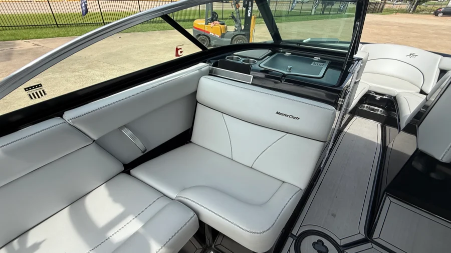 2018-mastercraft-xt23-140276-image12