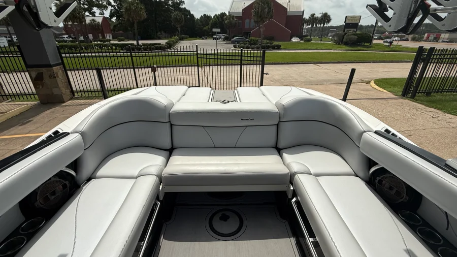 2018-mastercraft-xt23-140276-image13
