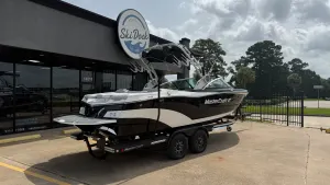 2018-mastercraft-xt23-140276-image16