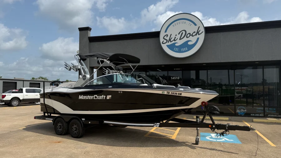 2018-mastercraft-xt23-140276-image18