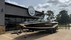 2018-mastercraft-xt23-140276-image1