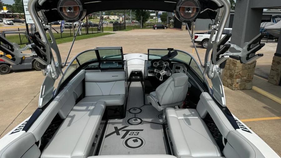 2018-mastercraft-xt23-140276-image6