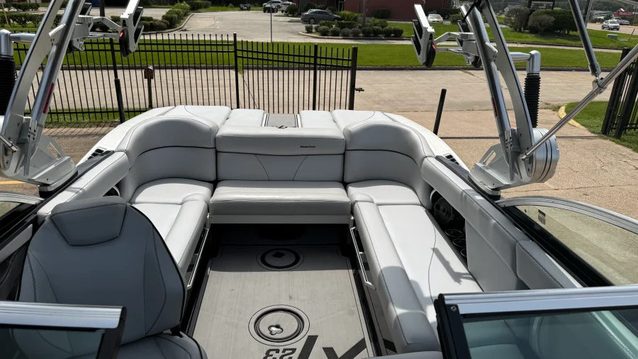 2018-mastercraft-xt23-140276-image8