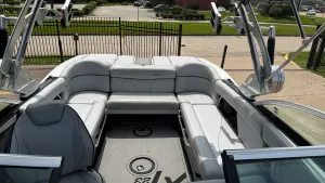 2018-mastercraft-xt23-140276-image8