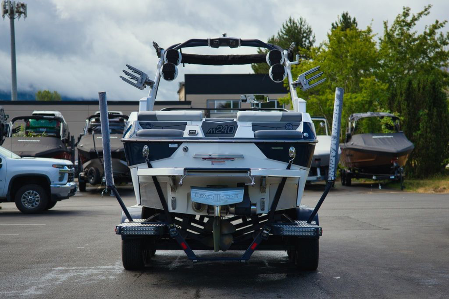 2022 Malibu Boats M240