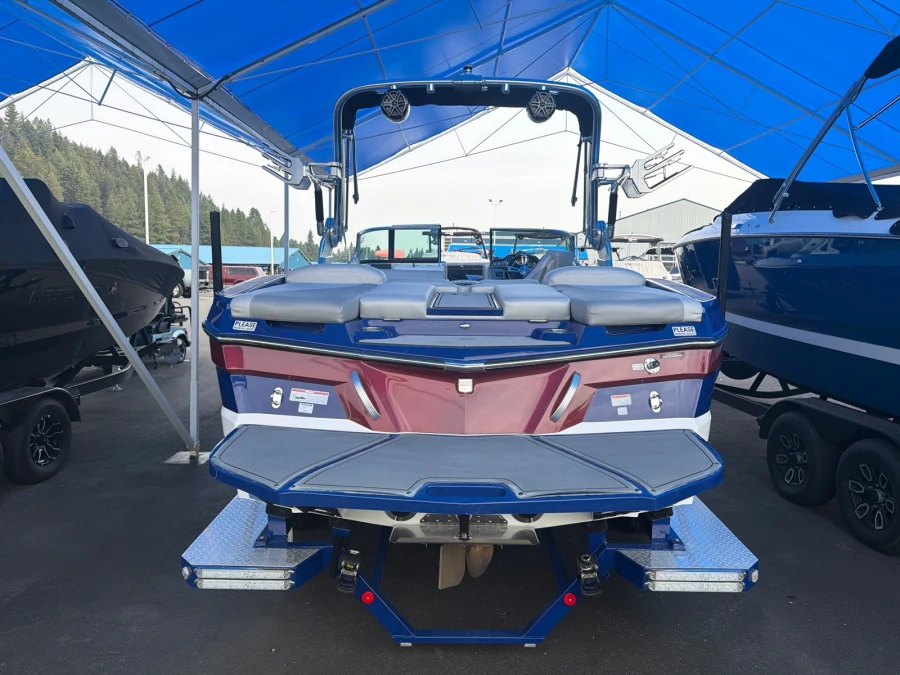 2017-mastercraft-xt23-141613-image2