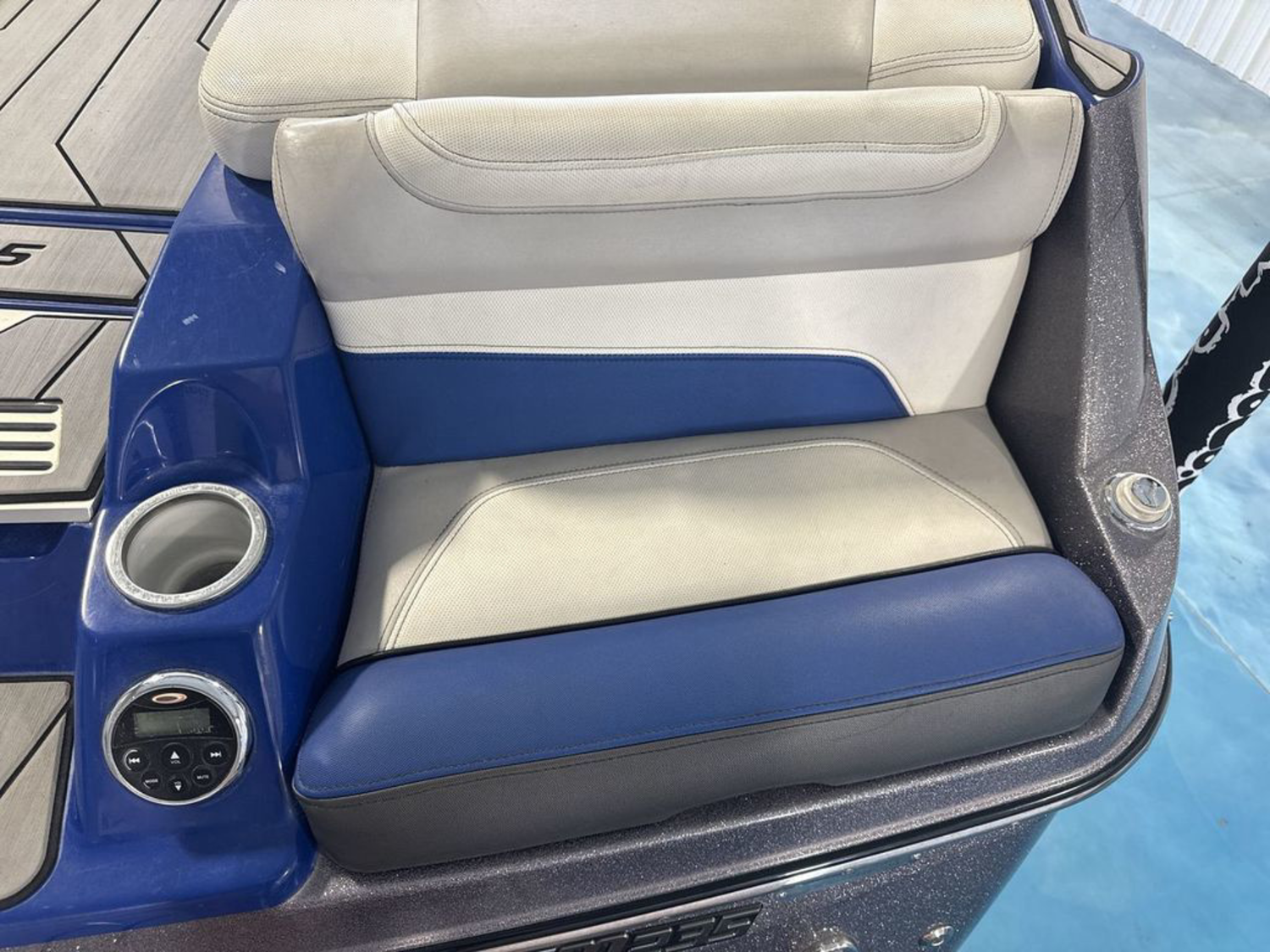 2016 Malibu Boats M235