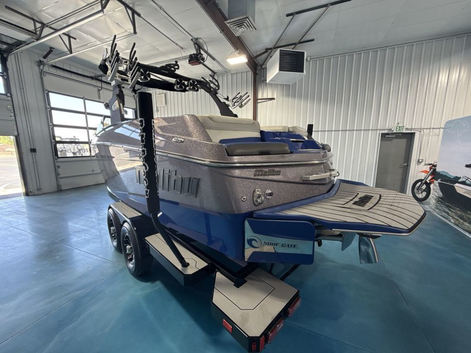 2016 Malibu Boats M235