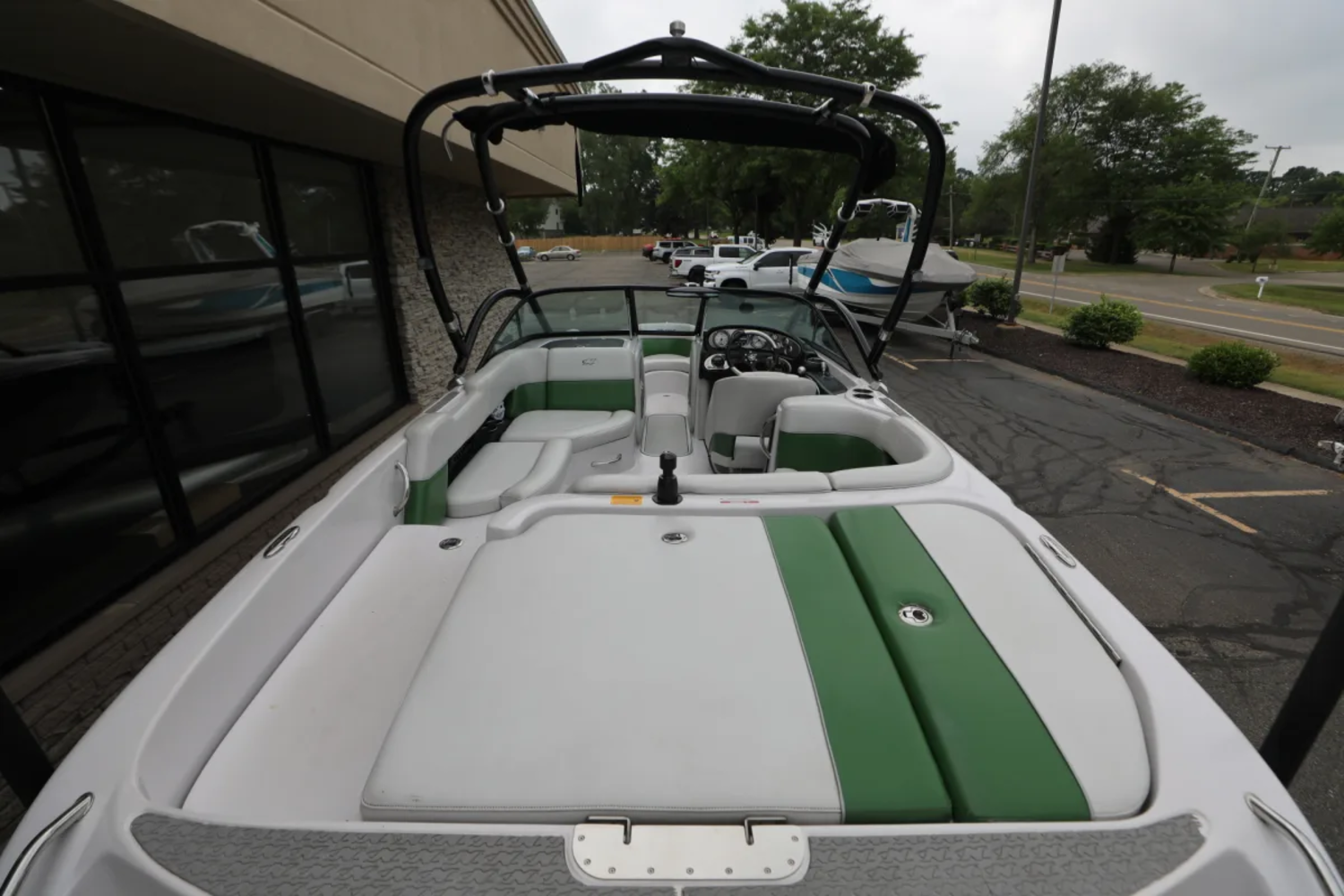 2010 Air Nautique 211