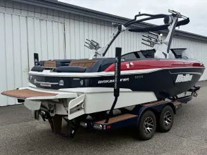 2023-malibu-wakesetter-23-lsv-141772-image1.webp