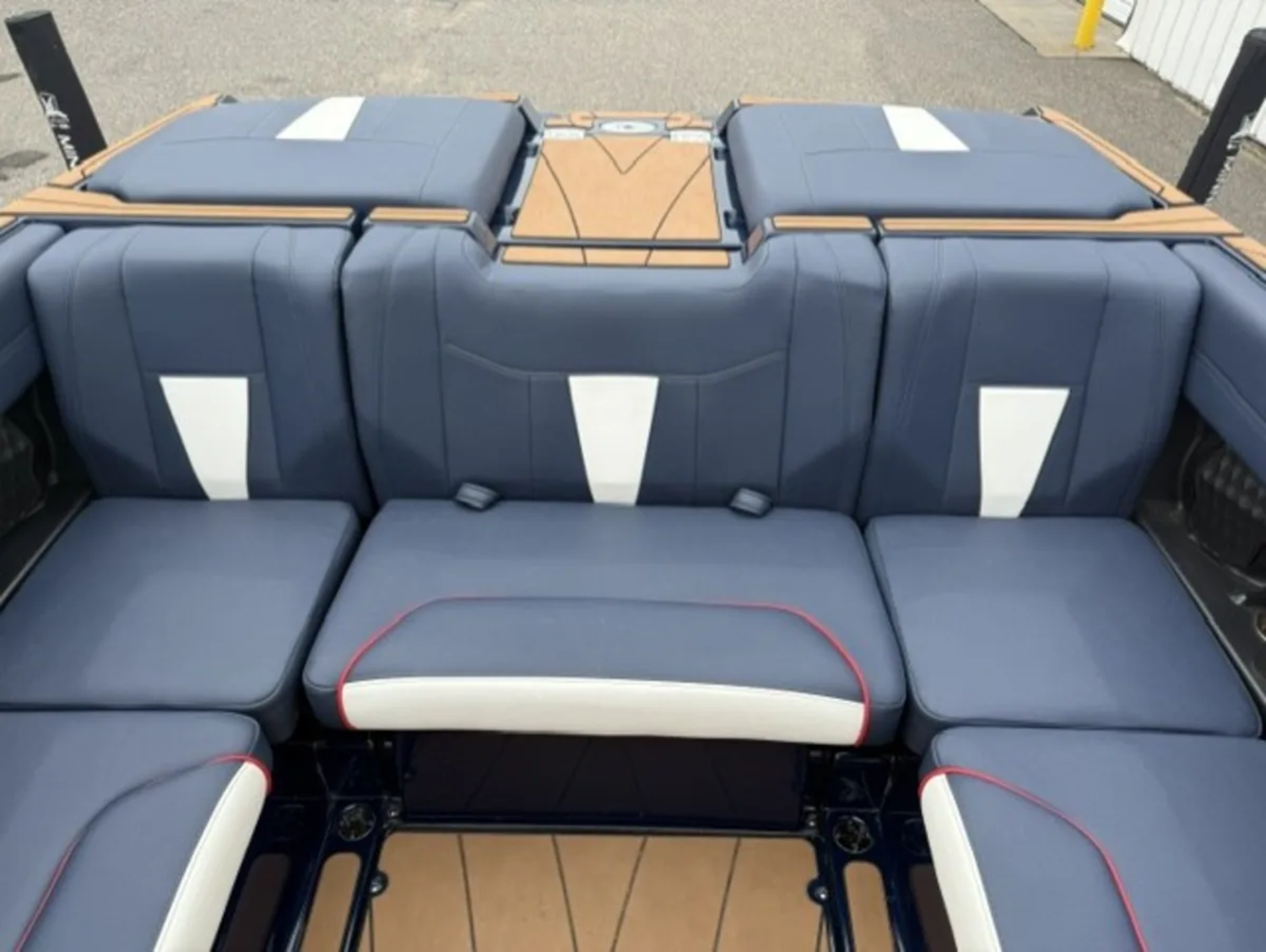2023 Malibu 23 LSV -S1515