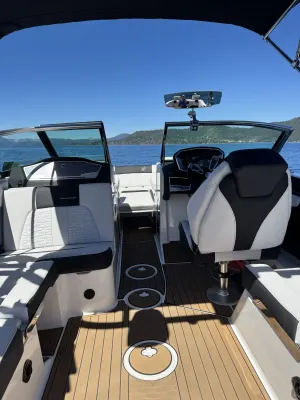 2021-mastercraft-x24-141813-image4.webp