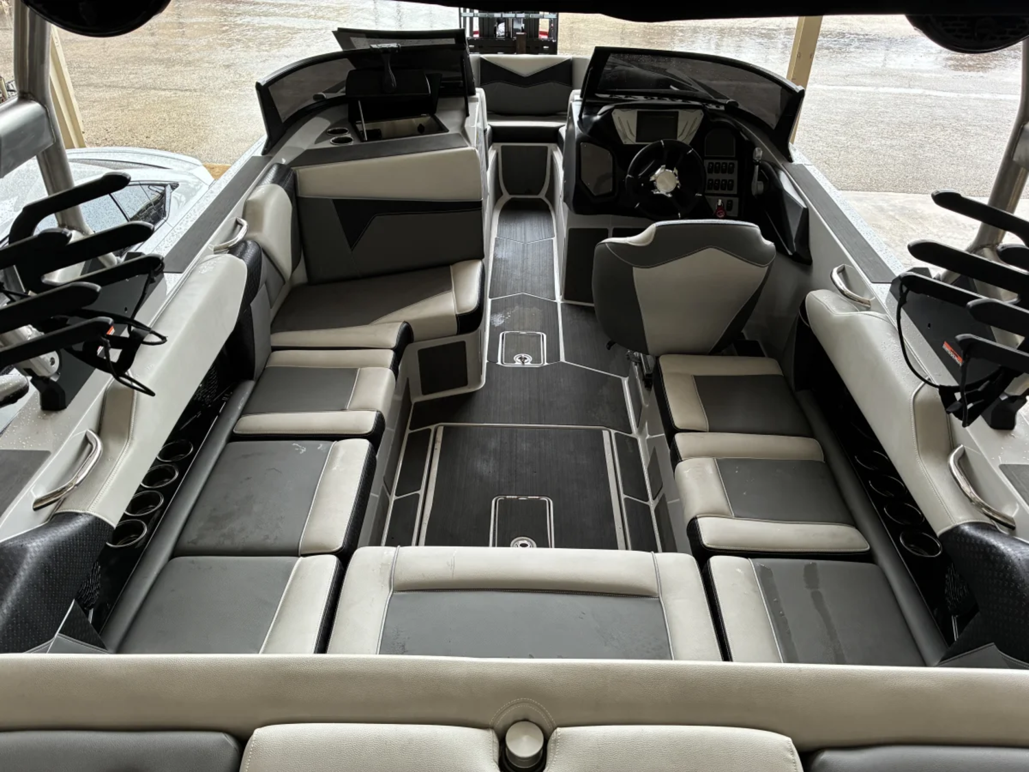 2022 Supreme S220