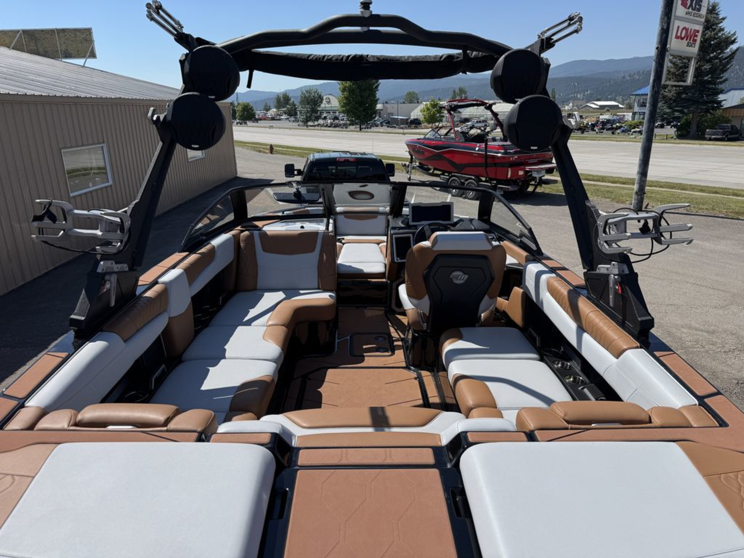 2023 Malibu Boats M220