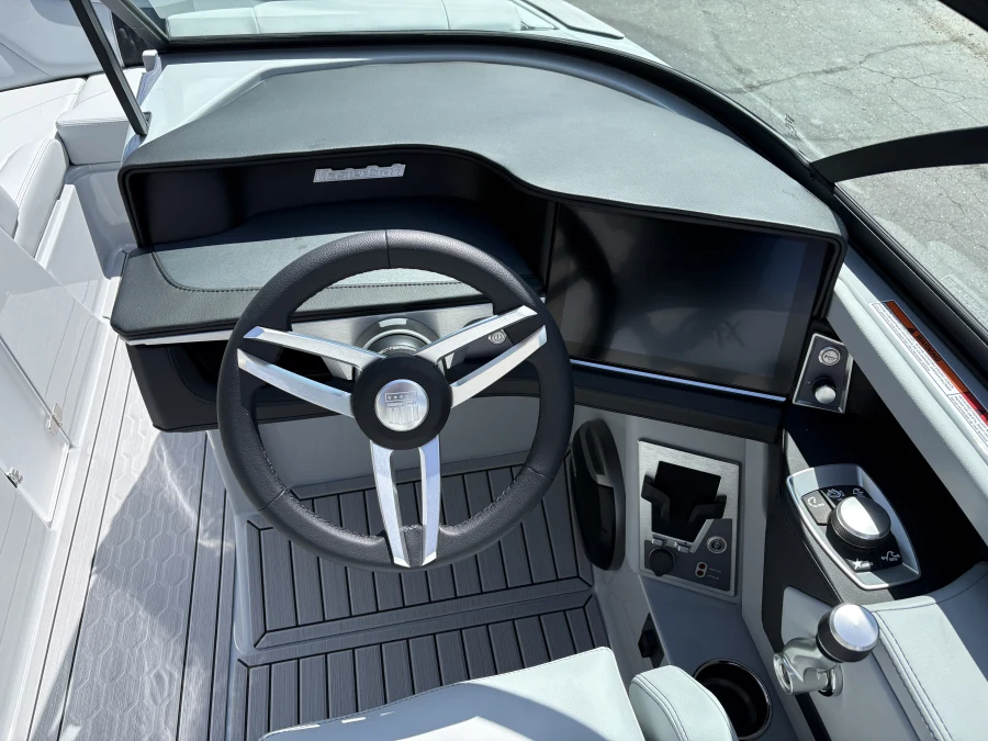 2027-mastercraft-xt20-141865-image11