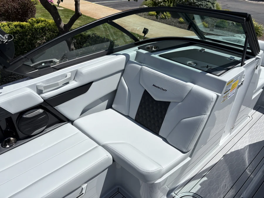 2027-mastercraft-xt20-141865-image12