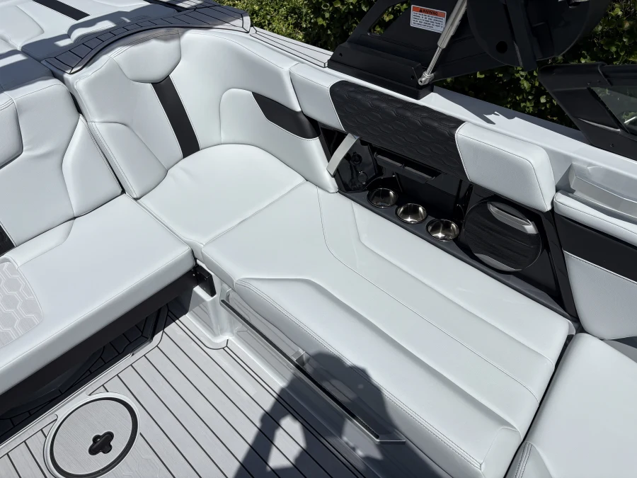 2027-mastercraft-xt20-141865-image13