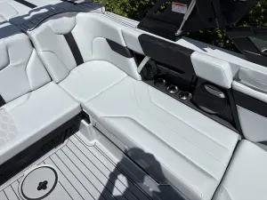 2027-mastercraft-xt20-141865-image13