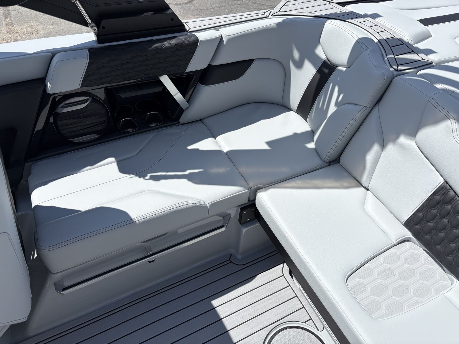 2027 MasterCraft XT20