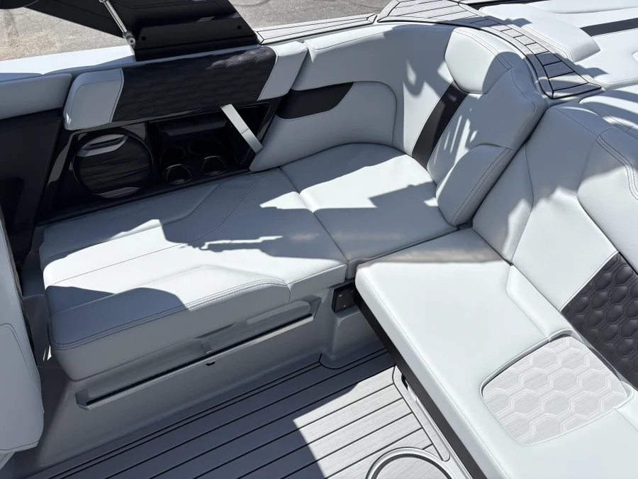 2027-mastercraft-xt20-141865-image15