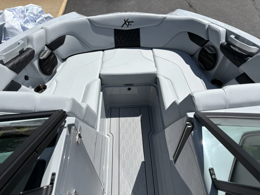 2027-mastercraft-xt20-141865-image16