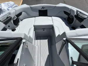 2027-mastercraft-xt20-141865-image16