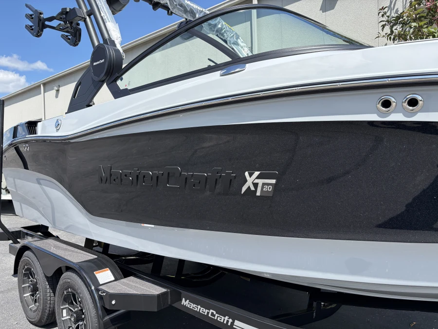 2027-mastercraft-xt20-141865-image2